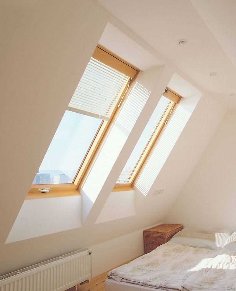 Využití interiérové krokve místo klasické krokve obložené obkladovými deskami přinese elegantní zvětšení prostoru okenního výklenku. 