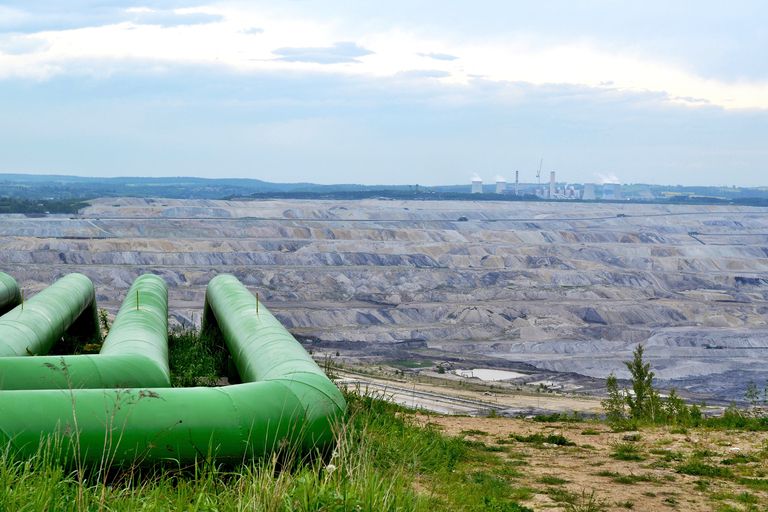 Hnědouhelný důl v okolí polské elektrárny Turów