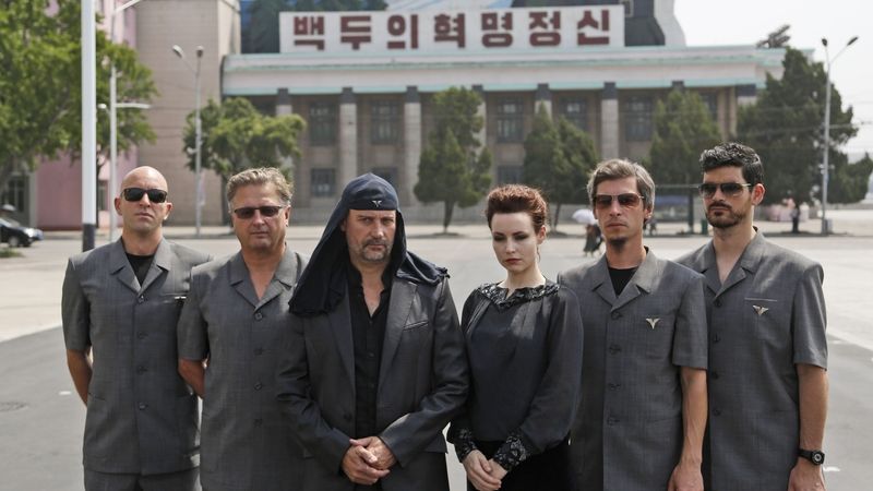 Členové Laibach v centru Pchjongjangu