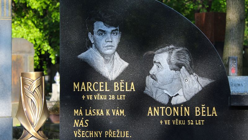 Hrob Antonína Běly a jeho syna Marcela na pražských Olšanských hřbitovech. Antonín Běla byl zavražděn v roce 1996 ve své vile v Úvalech u Prahy.