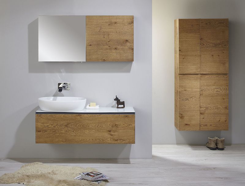Špičkově řemeslně zpracovaný koupelnový nábytek ze série Vipp v provedení dub sukatý „vintage“ nás bude těšit každý den. 