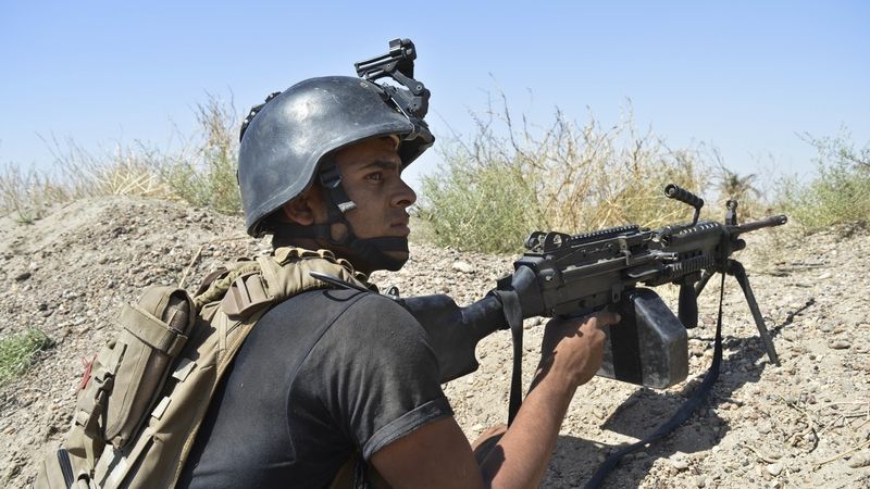 Příslušník iráckých protiteroristických sil u Fallúdže 