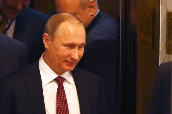 Ruský prezident Vladimir Putin při přestávce jednání v běloruském Minsku