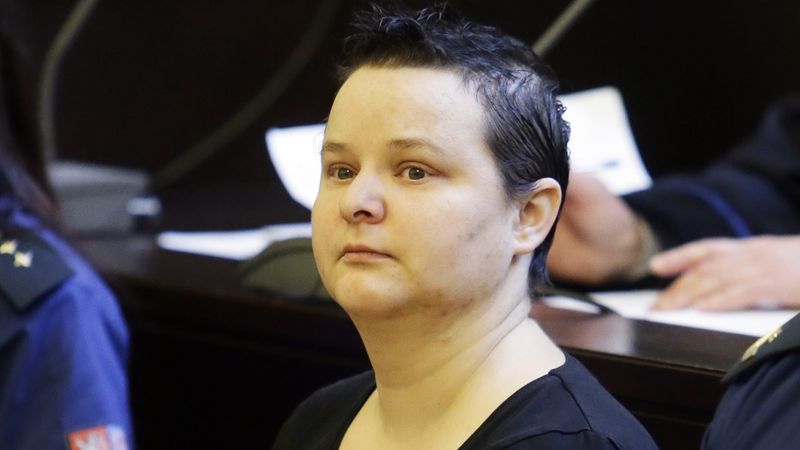 Michelle Sudků u soudu, který projednával případ vraždy z obchodního centra na Smíchově.