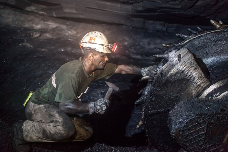 Zhruba stovka horníků chybí těžební firmě OKD. Nové zaměstnance se proto snaží nalákat prostřednictvím náborového příspěvku.