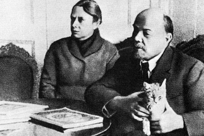Zřejmě jediná společná fotografie Inessy Armandové a V. I. Lenina. Moskva 1920.