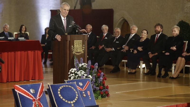 Miloš Zeman při ceremoniálu udílení státních vyznamenání na Pražském hradě 