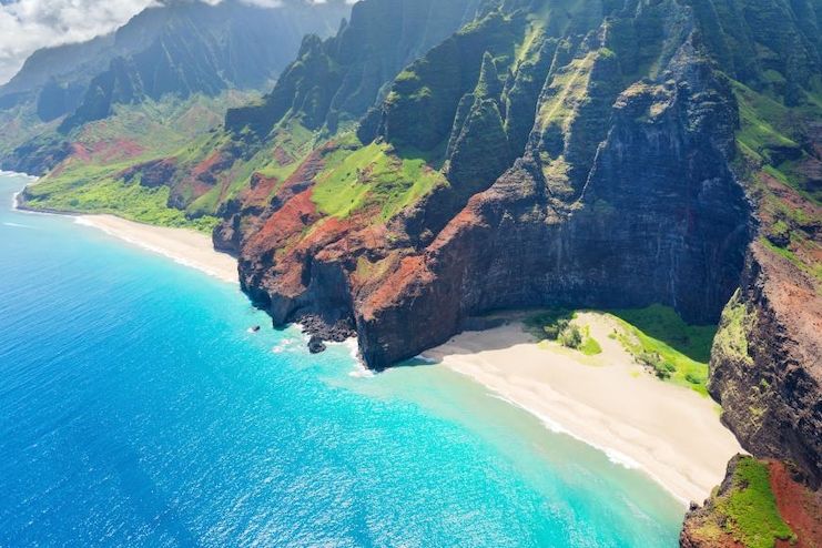 Nádherné pláže s úchvatnými horami? Na Havajských ostrovech to není problém.