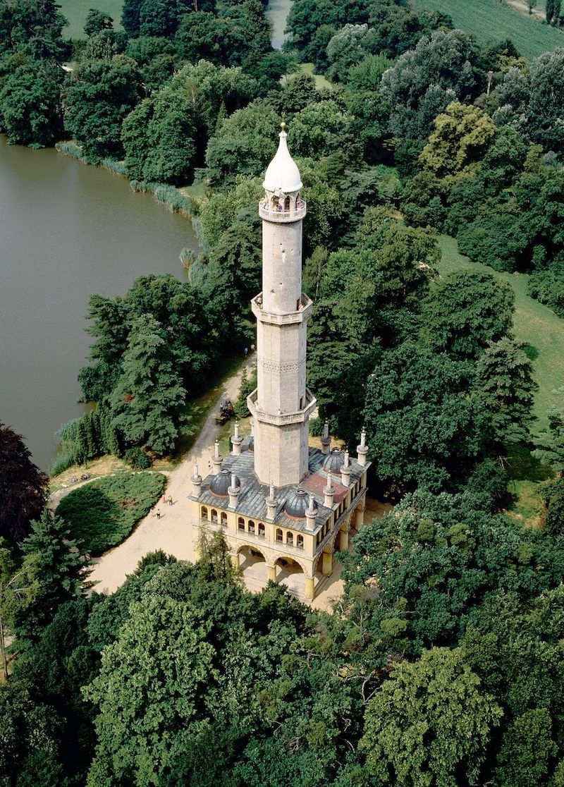 Jediný český minaret se nachází právě v Lednicko-valtickém areálu. 