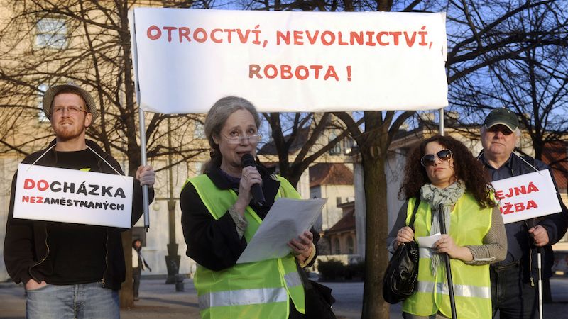 Politička a herečka Táňa Fischerová na happeningu české iniciativy ProAlt z roku 2012