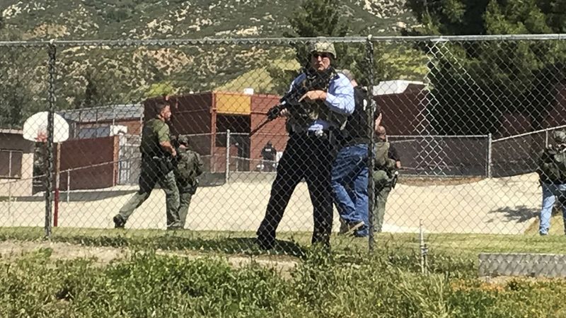 Policisté na místě střelby na základní škole v San Bernardinu