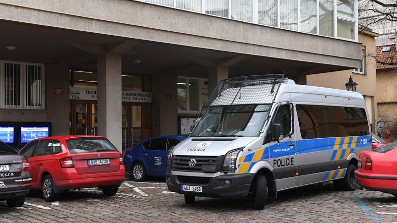 Policisté byli v úterý v sídle Technické správy komunikací Praha.