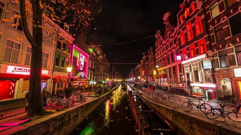 Amsterdamská čtvrť červených luceren