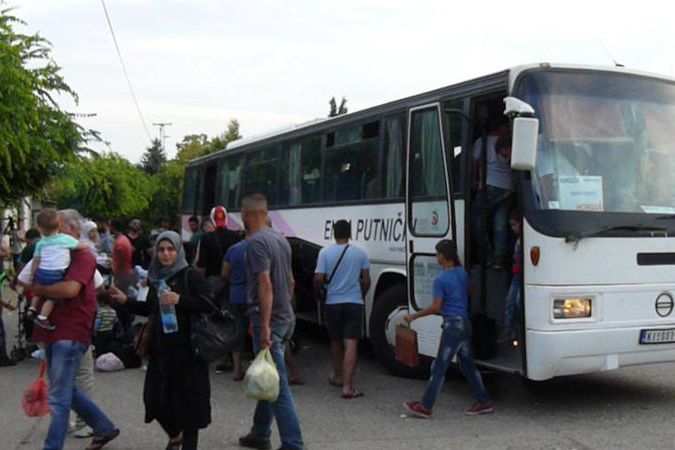 BEZ KOMENTÁŘE: Migranti v obci Horgoš na maďarsko-srbské hranici