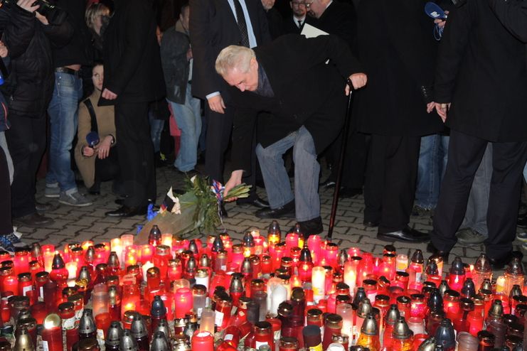 Prezident Miloš Zeman u místa úterní tragédie v Uherském Brodě