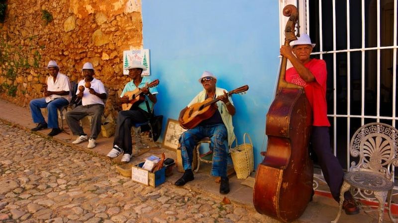 Ke Kubě a její úžasné atmosféře patří hudba a veselí!