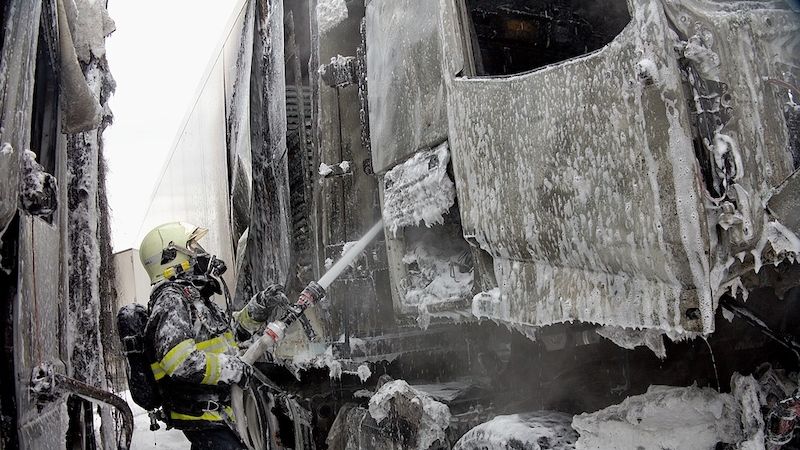 Poškozené kamióny v Brně