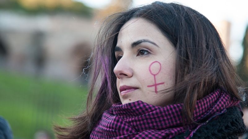 U příležitosti Mezinárodního dne žen 8. března demonstrovaly ženy v Římě za rovná práva obou pohlaví.