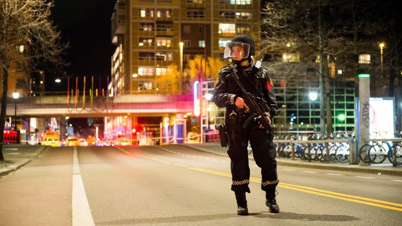 Hlídkující policistka v centru Osla