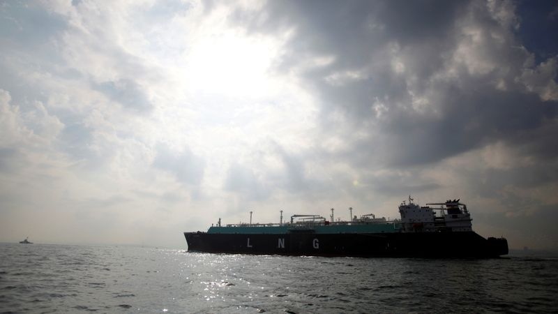 Stínová flotila vozí do Číny stále více ruského plynu