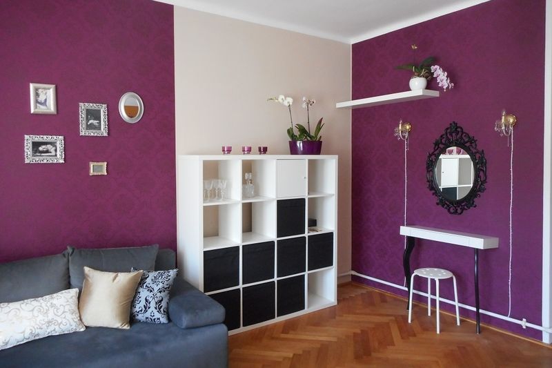 Čtenářka si nechala navrhnout obývací pokoj ve stylu glamour.