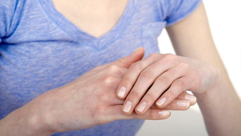 Jak zmírnit bolest prstů?