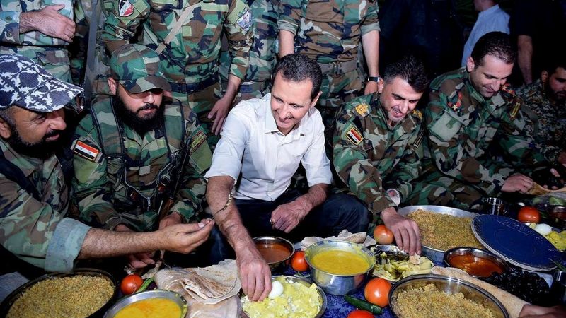 Syrský prezident Bašár Asad s vojáky syrské armády v Ghútě u Damašku