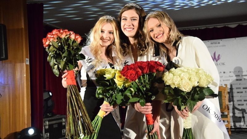 Vítězky Miss OK Olomouckého kraje - zleva Nikol Vencová (1. Vicemiss, Miss Face!), Jitka Hoczová (Miss OK 2019) a Simona Kamešová (2. Vicemiss)
