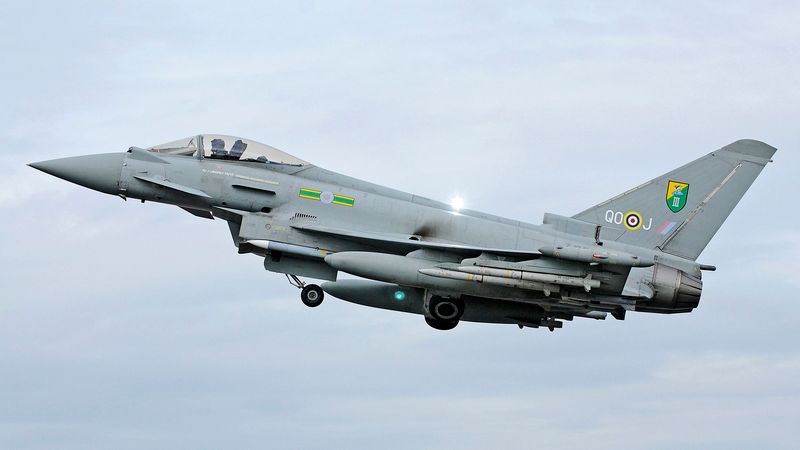 Londýn varuje před snahami Pekingu získat britské vojenské piloty pro výcvik čínských letců
