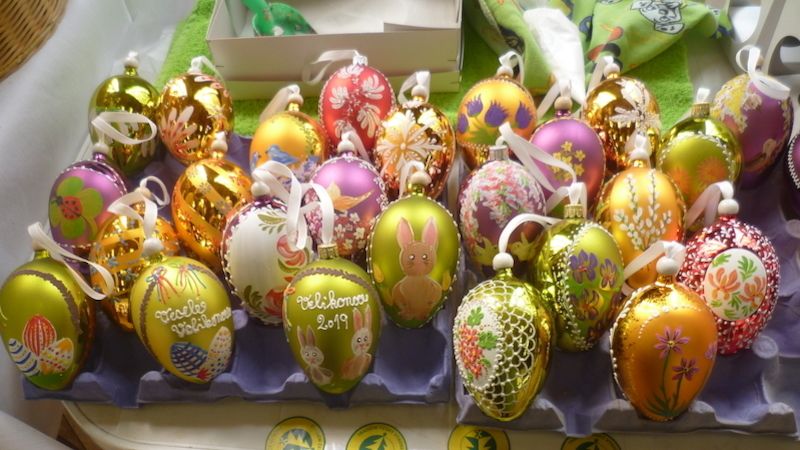 Tolik krásy dokážou české ruce vložit do obyčejného vajíčka.