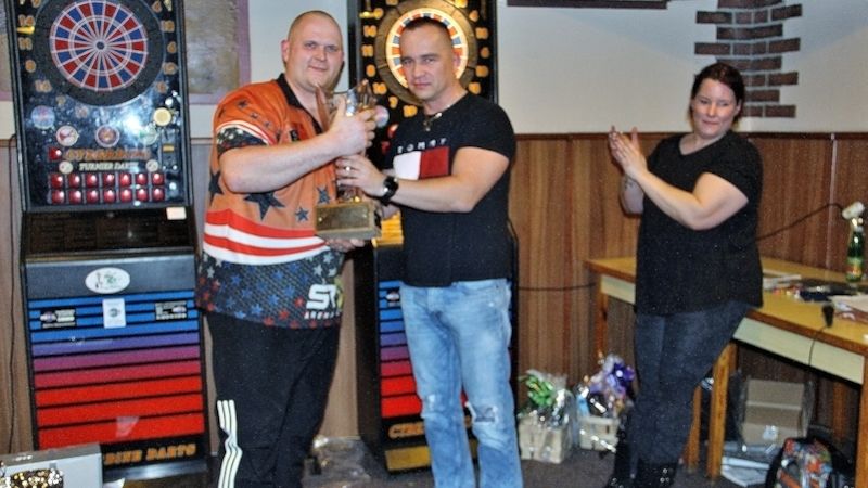 Loňský vítěz Buberle Jan předal putovní pohár novému majiteli Milanu Grillovi
