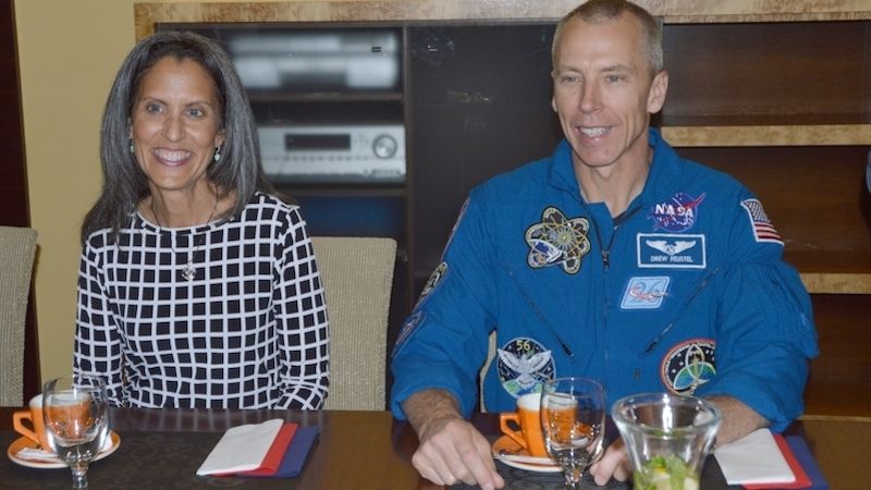 Indira Feustelová a astronaut Andrew J. Feustel