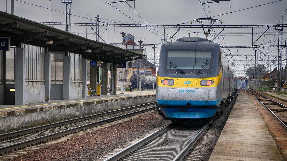 Vlak na Ostravsku srazil člověka, spoje nabírají zpoždění