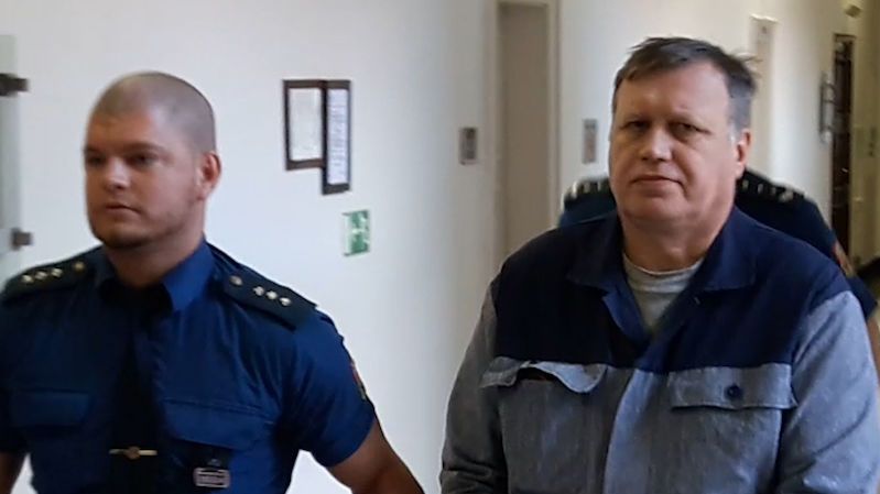 Vladimír Šiška přichází k soudu z výkonu trestu (archivní snímek)