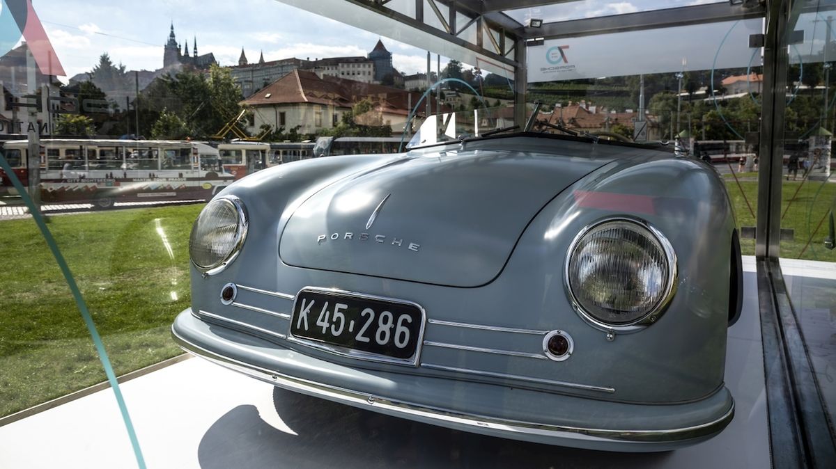 Porsche 356 No. 1 - replika vystavená v Praze