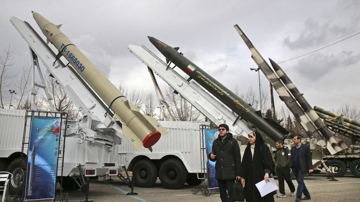 Íránské rakety vystavené při oslavách 40. let islámské revoluce 