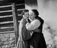 Libuše Šafránková a Jarmila Kurandová na natáčení Moskalykovy adaptace Babičky z roku 1971