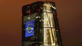 Evropská centrální banka sníží nákupy dluhopisů na polovinu