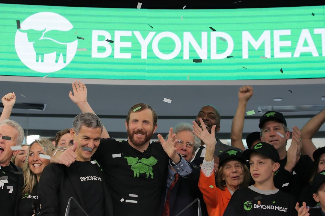 Zástupci firmy Beyond Meat při slavnostním zahájení úpisu akcií na burze v New Yorku.