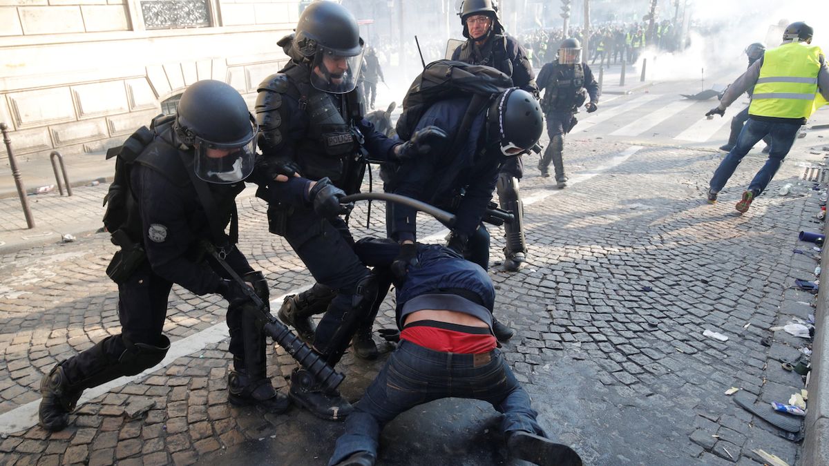 Protesty ve francouzské metropoli letos v březnu.