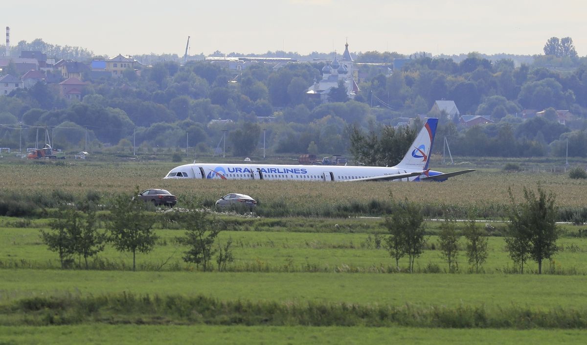 Airbus A321 Ural Airlines pro nouzovém přistání u Moskvy 