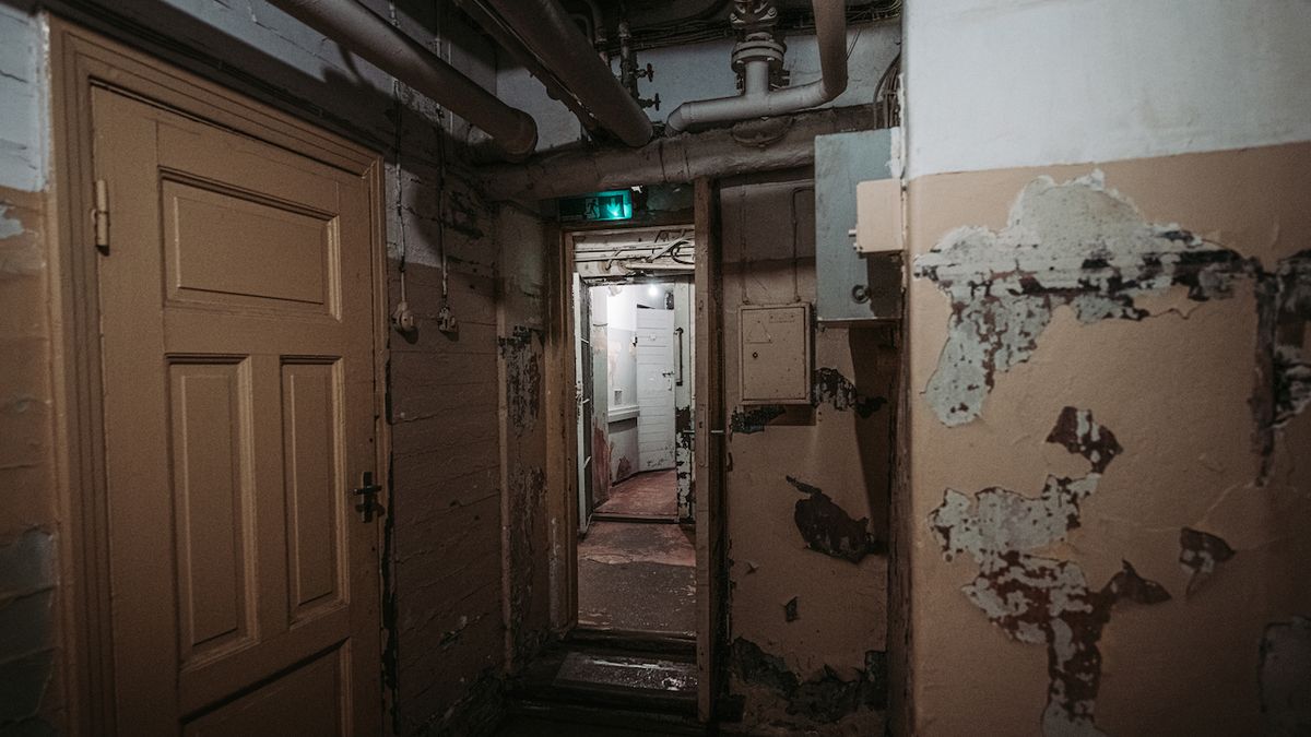 Ztratit se v podzemí bývalé budovy KGB by nebylo nic složitého.