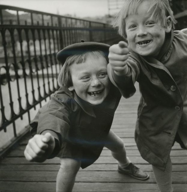 Dvě na mostě, 1959
