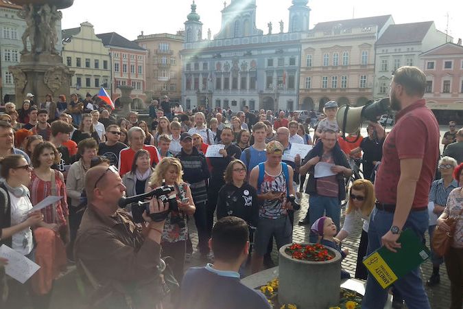 Lidé v Českých Budějovicích uctili obětí koncentračního tábora v Letech