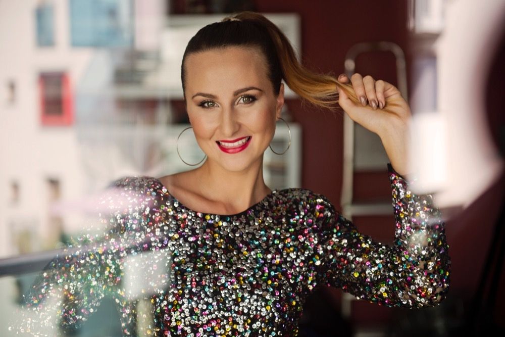 Zpěvačka Ella Hudební svět je upřímnější Novinky