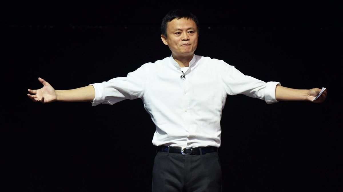 Jack Ma se slavnostně rozloučil na stadionu v rodném městě.