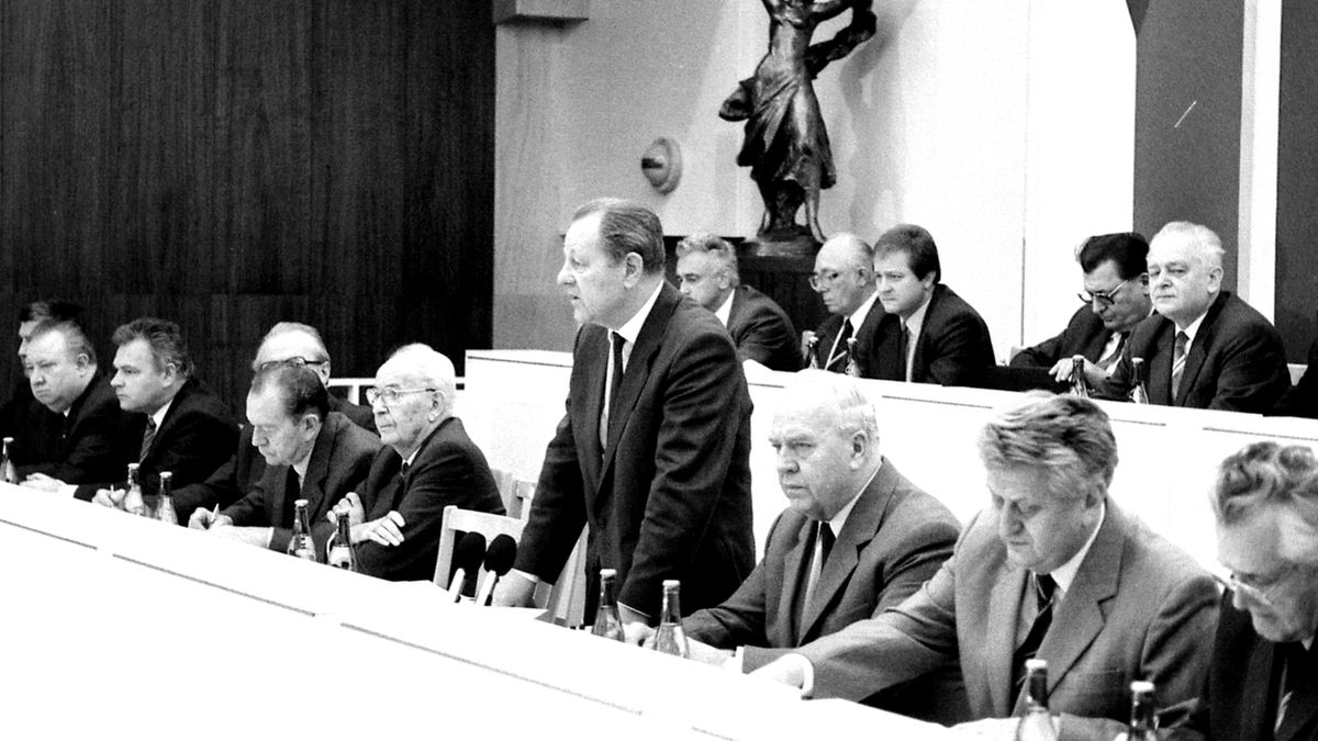 V listopadu 1989 Miloš Jakeš ve funkci generálního tajemníka KSČ skončil