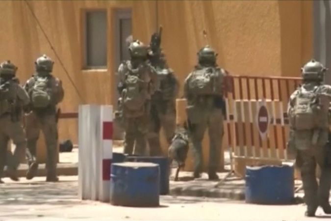 BEZ KOMENTÁŘE: Ozbrojenci zaútočili na sídlo generálního štábu armády Burkina Fasa