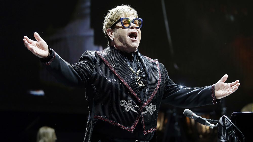 Elton John hostí virtuální koncert