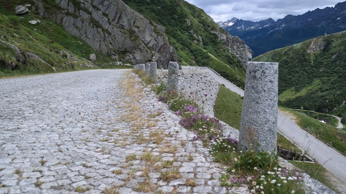 Stará silnice přes Gotthardský průsmyk